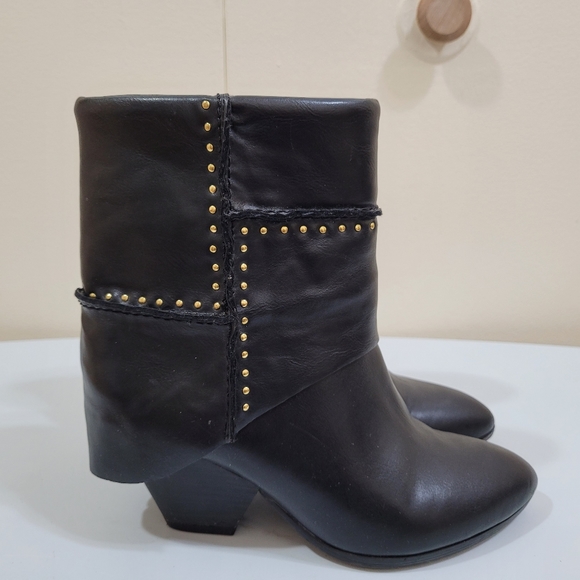 Fergie Boots sz 6 - Picture 2 of 9